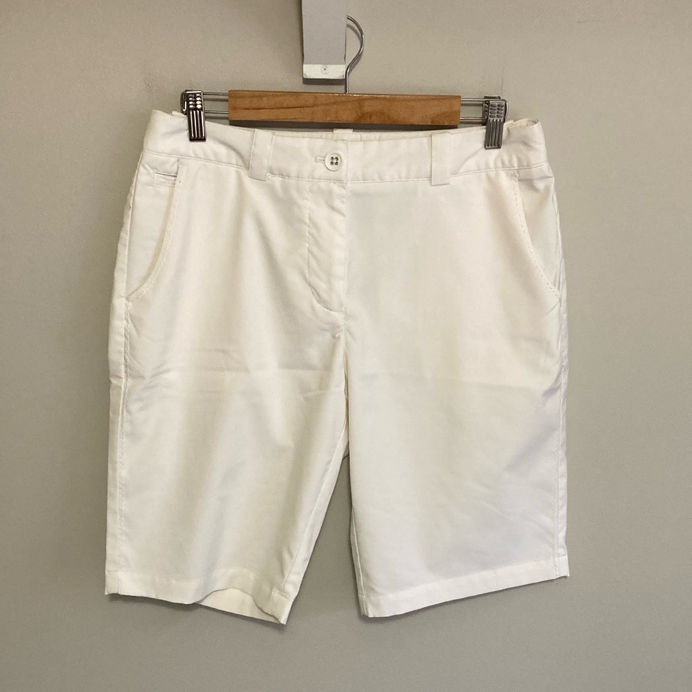 Women’s Nike Golf Performance Shorts, Size 8, White Bermuda Buttoned Shorts